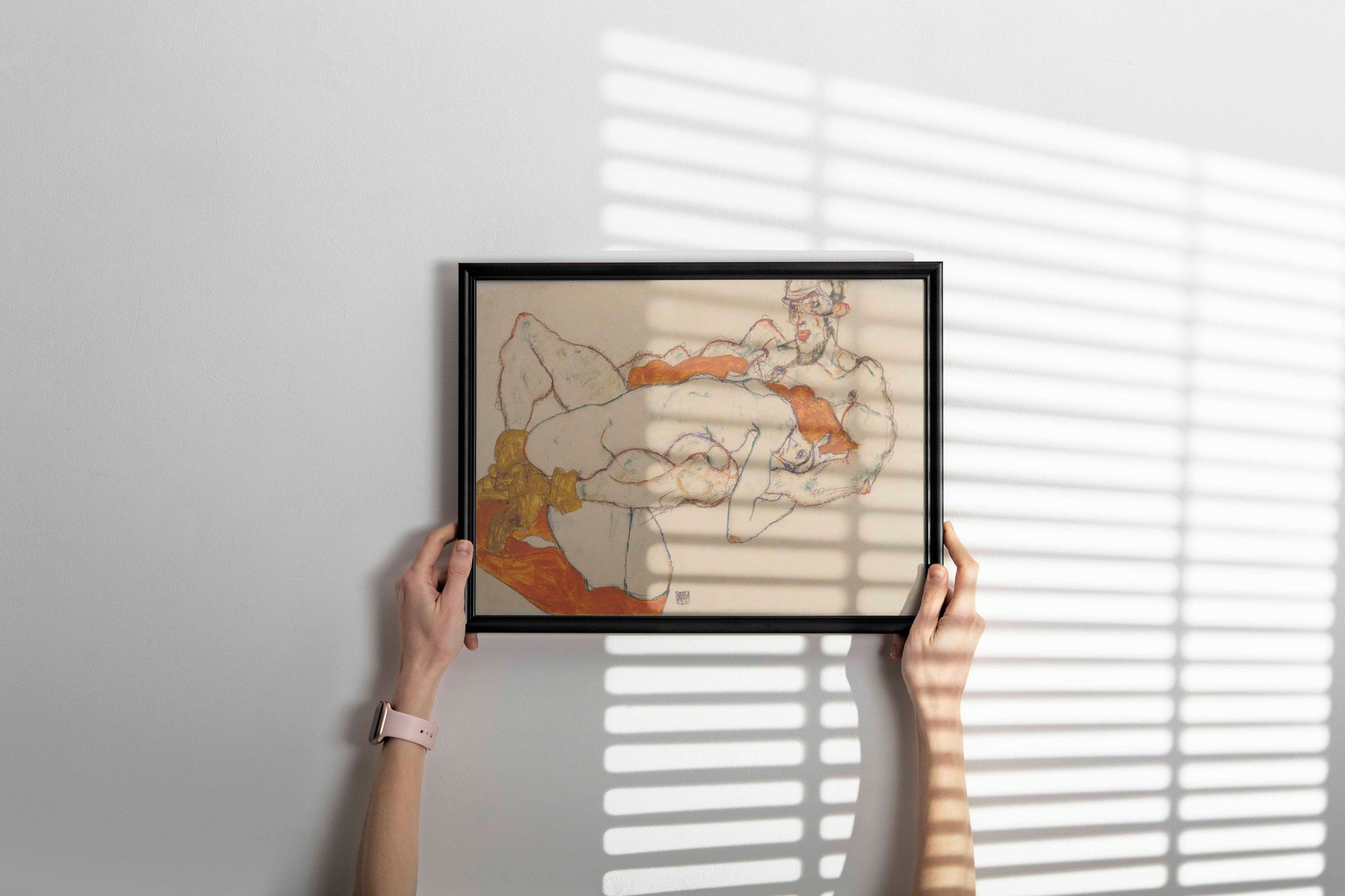 Long shot of the framed Egon Schiele 'Liebespaar' art print, highlighting its smooth matte finish and ready-to-hang appeal as a central piece of wall art.